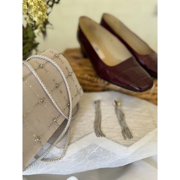 Chic 1980s La Regale Crystal Satin Clutch - Picture 10 of 10